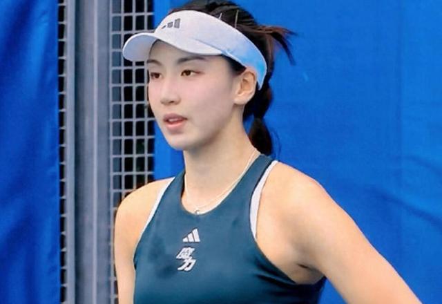WTA布拉格，中国一金花遭遇一轮游，00后美少女2-0横扫，又成独苗