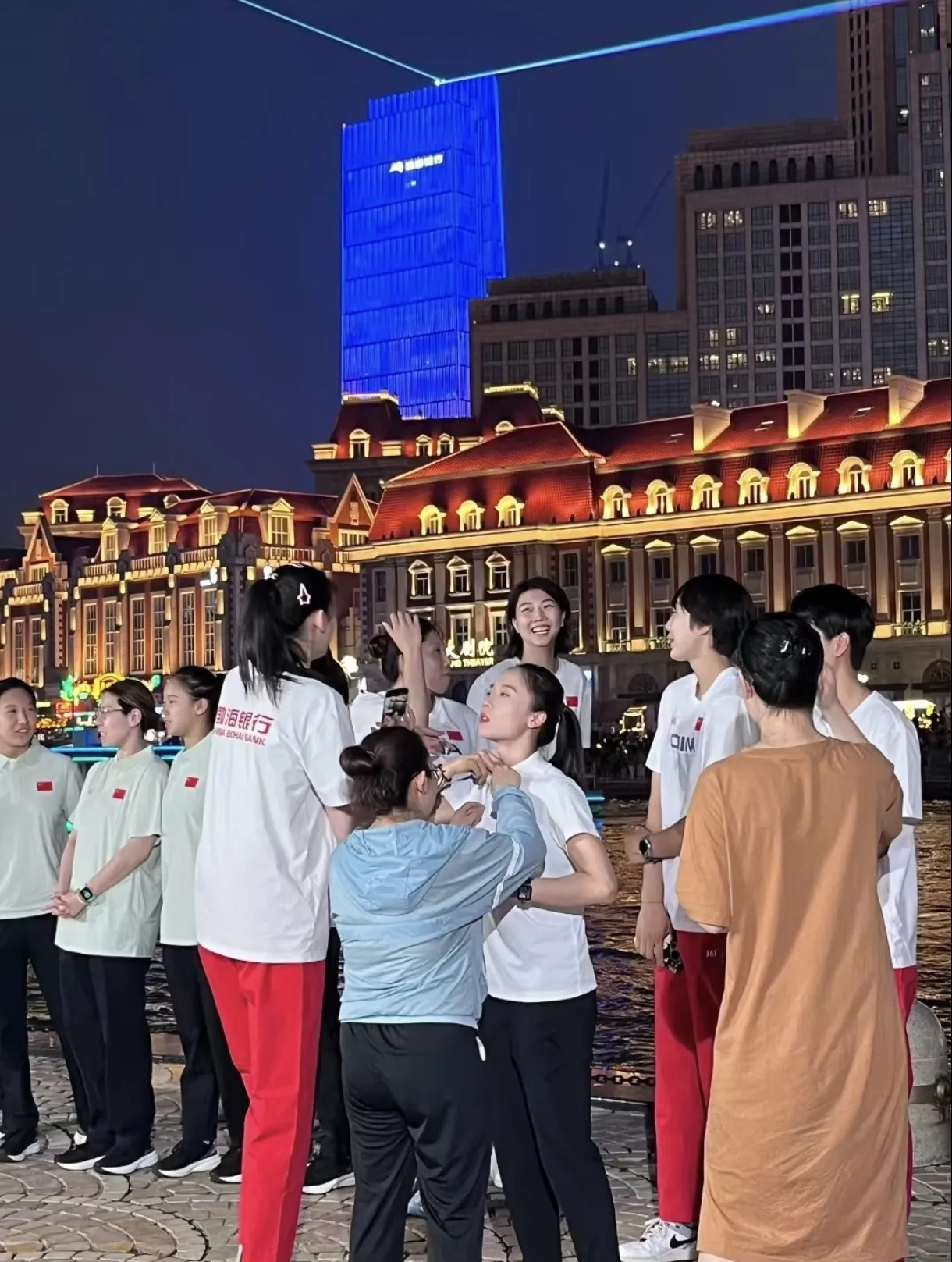中国女排李盈莹晒自拍 袁心玥大笑 共同参加宣传拍摄 姚迪缺席