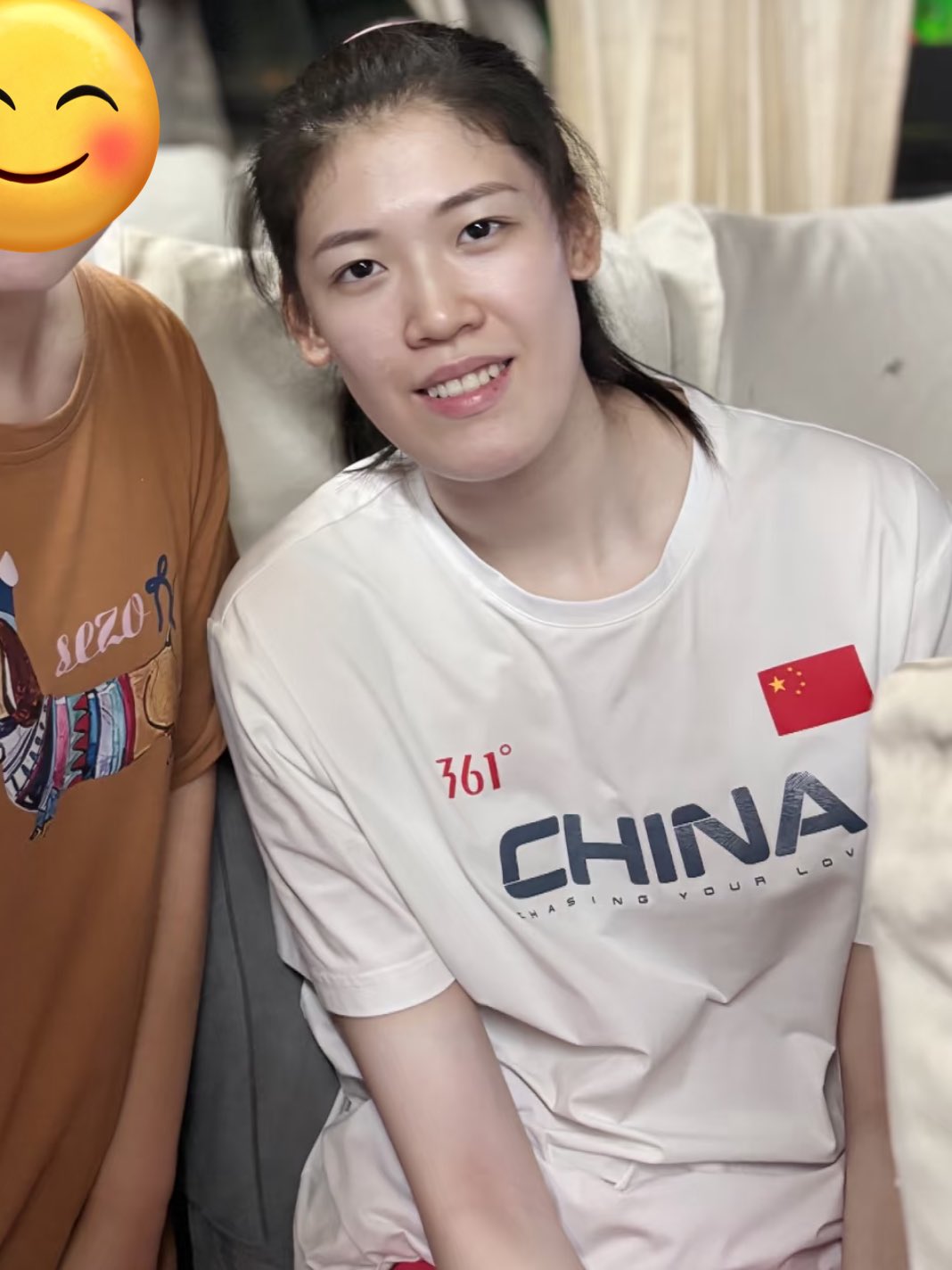 中国女排李盈莹晒自拍 袁心玥大笑 共同参加宣传拍摄 姚迪缺席