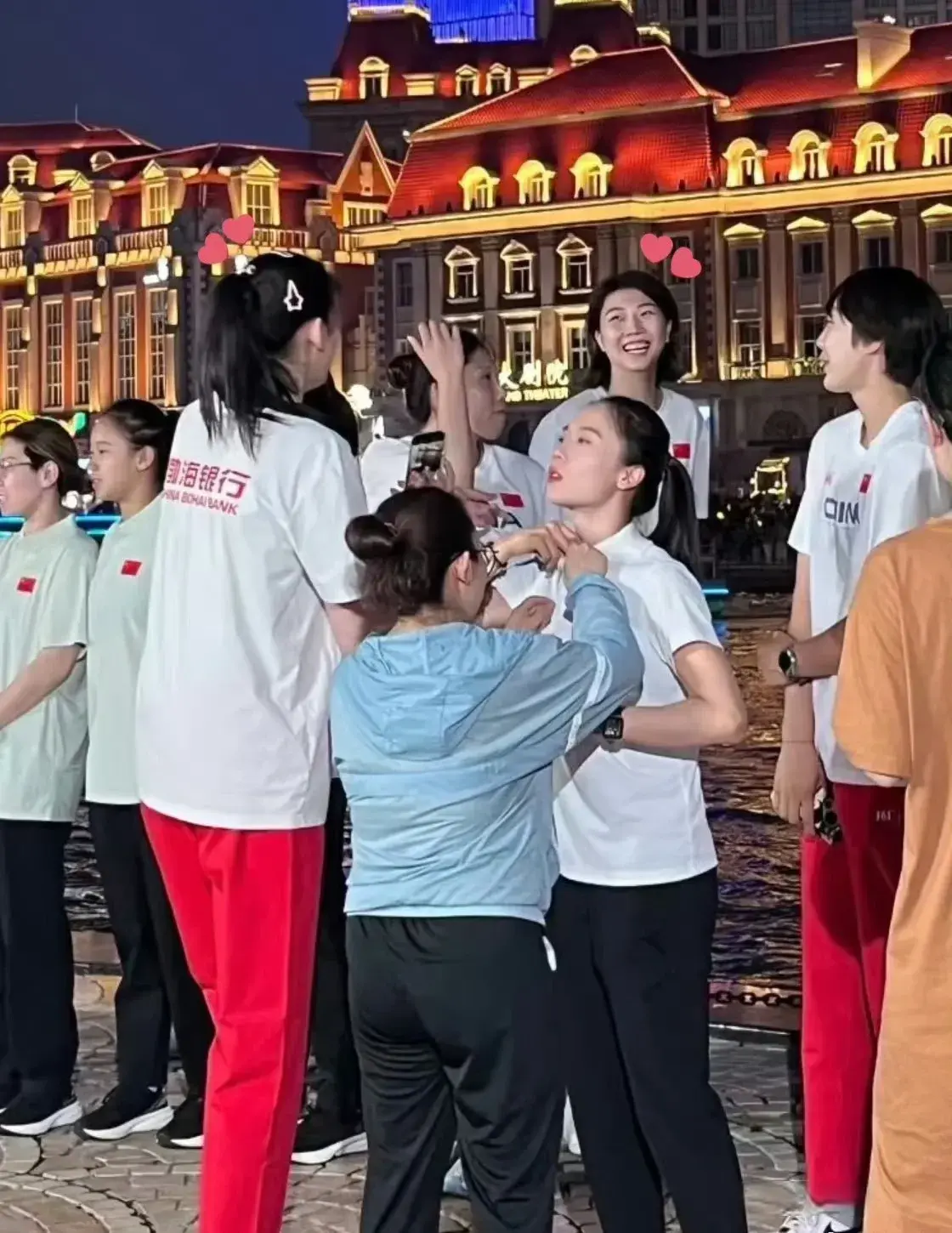 李盈莹袁心玥参加活动了