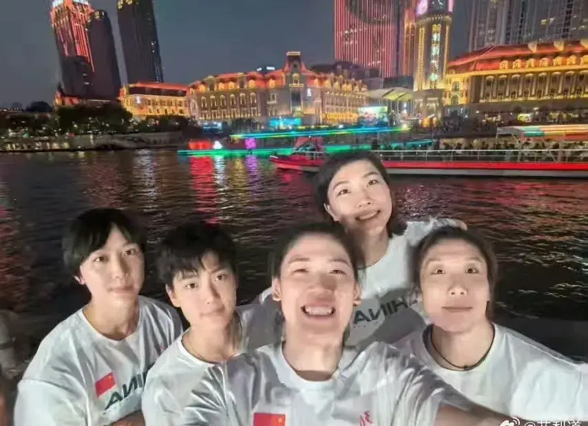 李盈莹袁心玥参加活动了