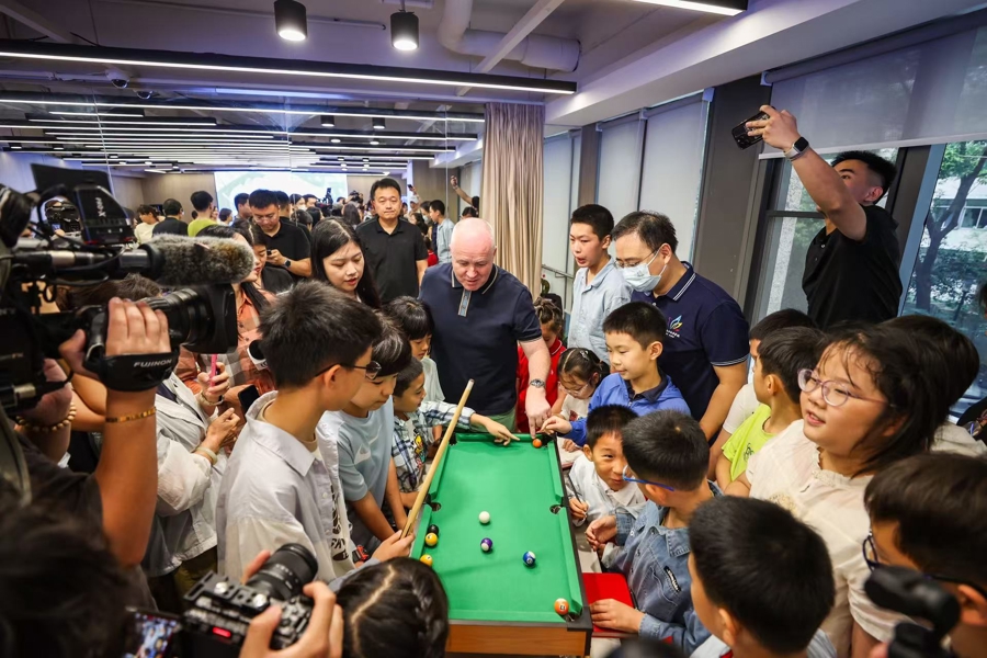 “下一个冠军就是你！”斯诺克大师空降安心暑托班