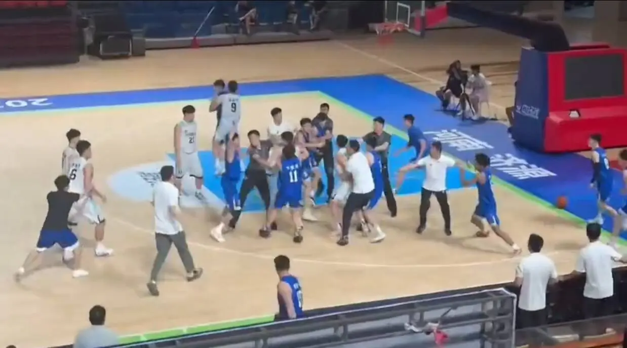 中国篮球U21大规模冲突！辽宁vs山东，这下2队要受重罚了