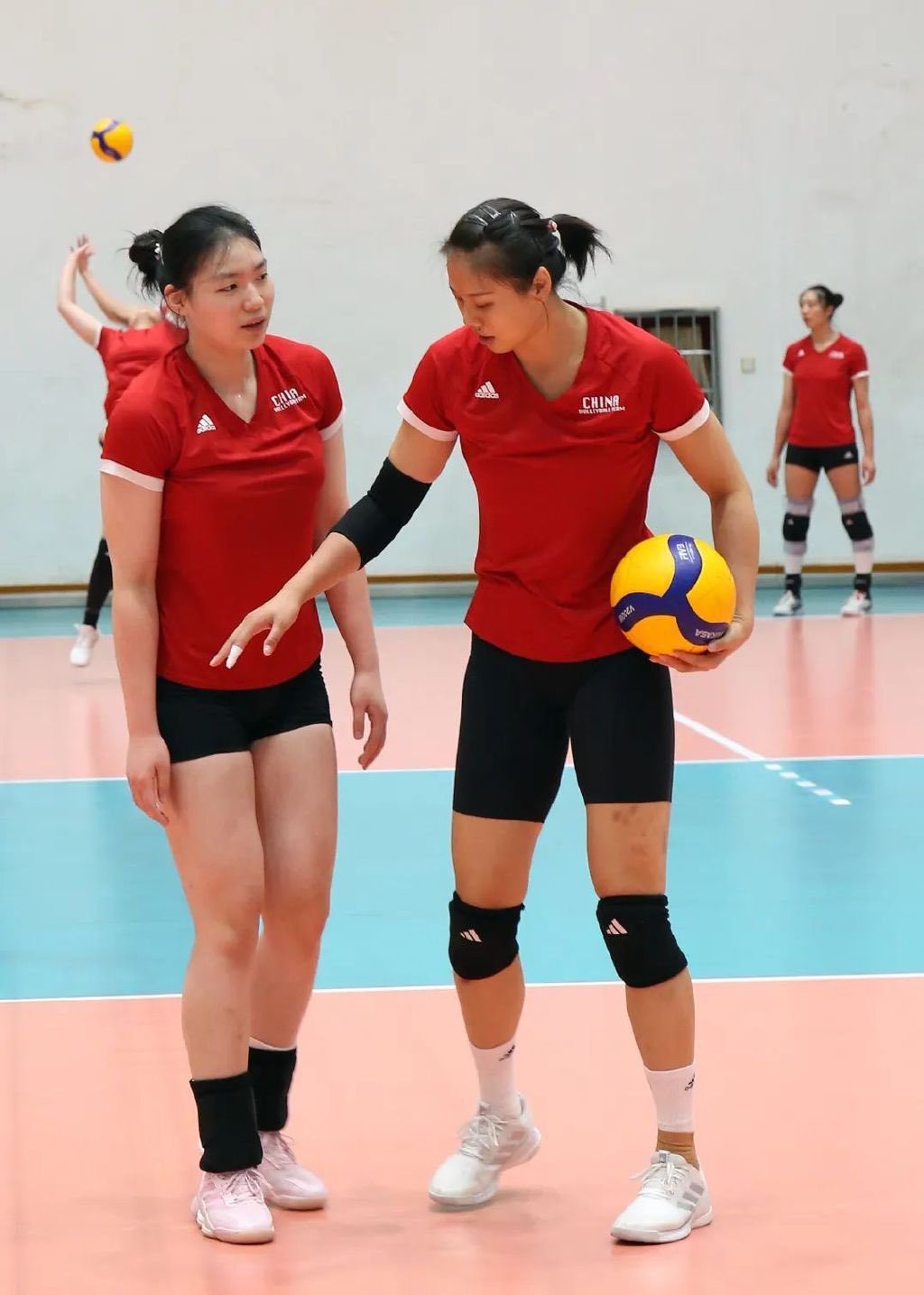 中国女排高意 王媛媛带队 李盈莹回归 赵勇公布主攻用人情况 2人离队