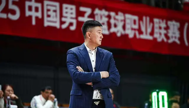 广东宏远28分大胜！杜锋结束3连败，徐昕6分4篮板，杨溢大爆发
