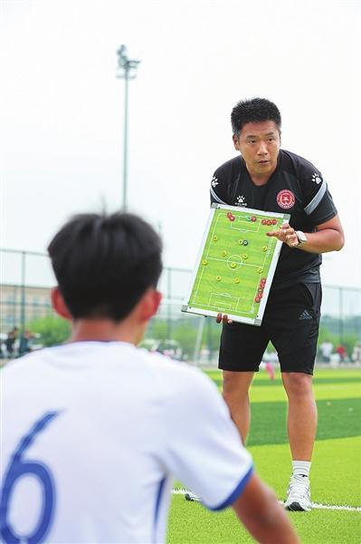 绿茵少年