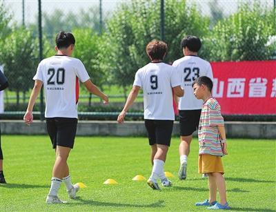 绿茵少年