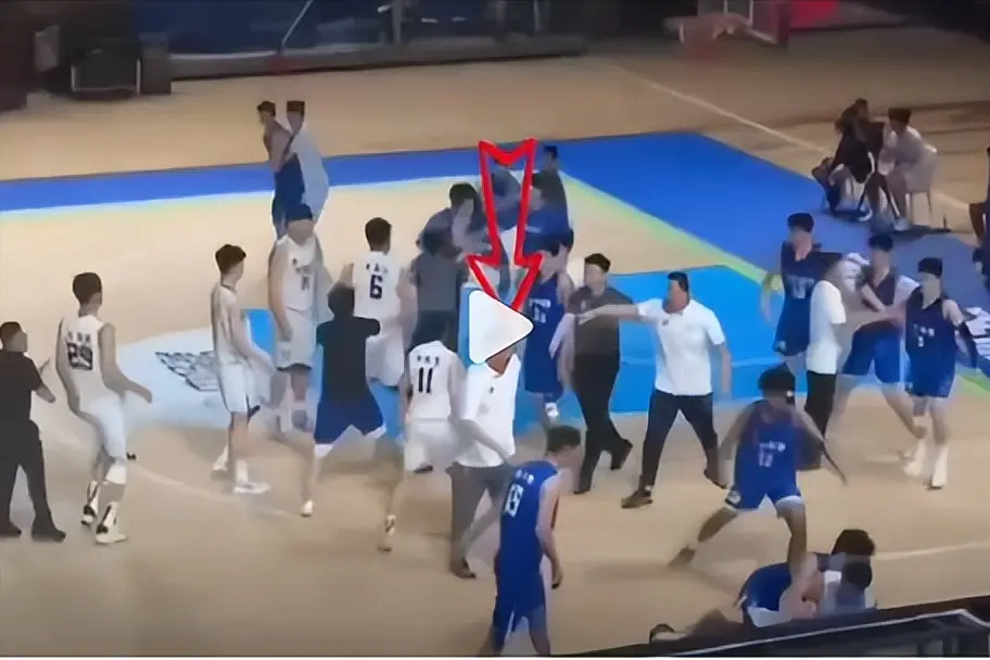 这一夜，全运会男篮的体面，被双方冲突撕了个粉碎
