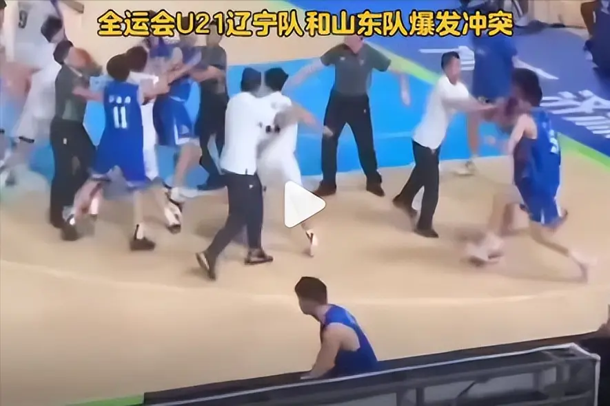 这一夜，全运会男篮的体面，被双方冲突撕了个粉碎