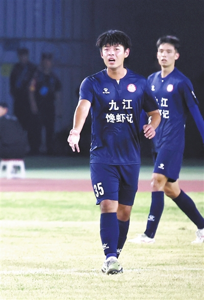 “他们进球，我开心！”