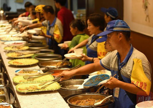 28万份免费餐！成都这家店“白送”近8年，图啥？