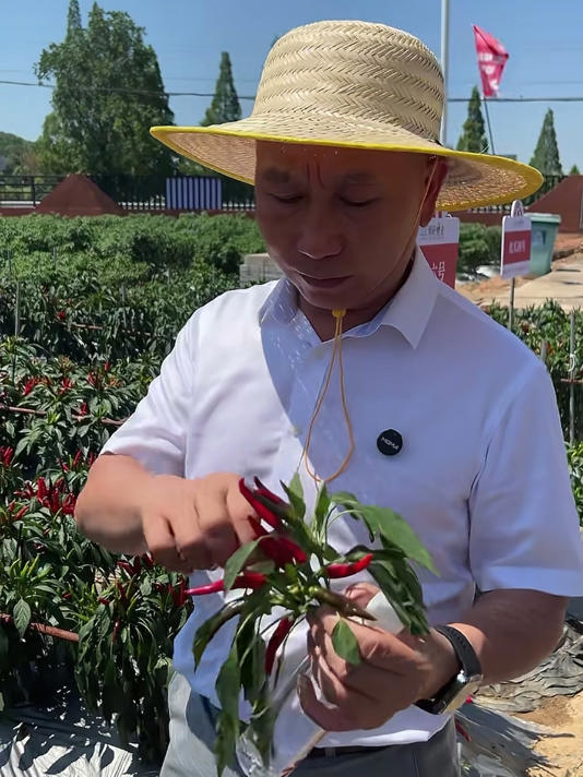 周黑鸭创始人周富裕倡导以“心”质生产力重塑卤味价值，引领行业品质升级