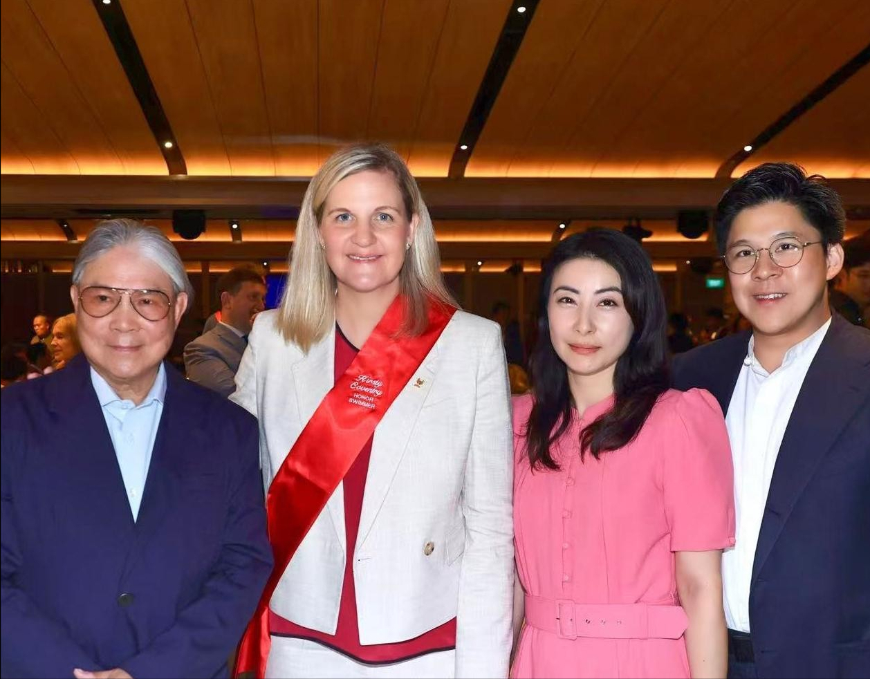 郭晶晶传新喜讯，43岁再破天花板，级别不一般，霍启刚真出力不少