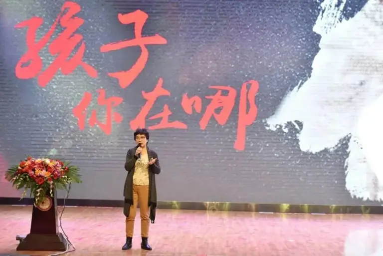 陕西男孩 2 岁被拐，32 年后终于和亲生母亲相认，他说：妈妈，我以前见过你