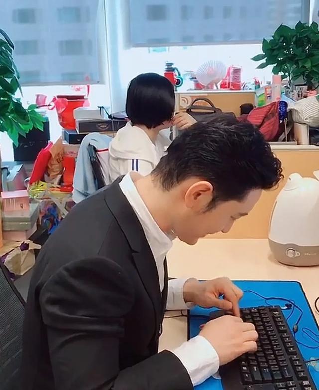 黄晓明回应考博落榜，想把自己的人生填满一点，明年再战