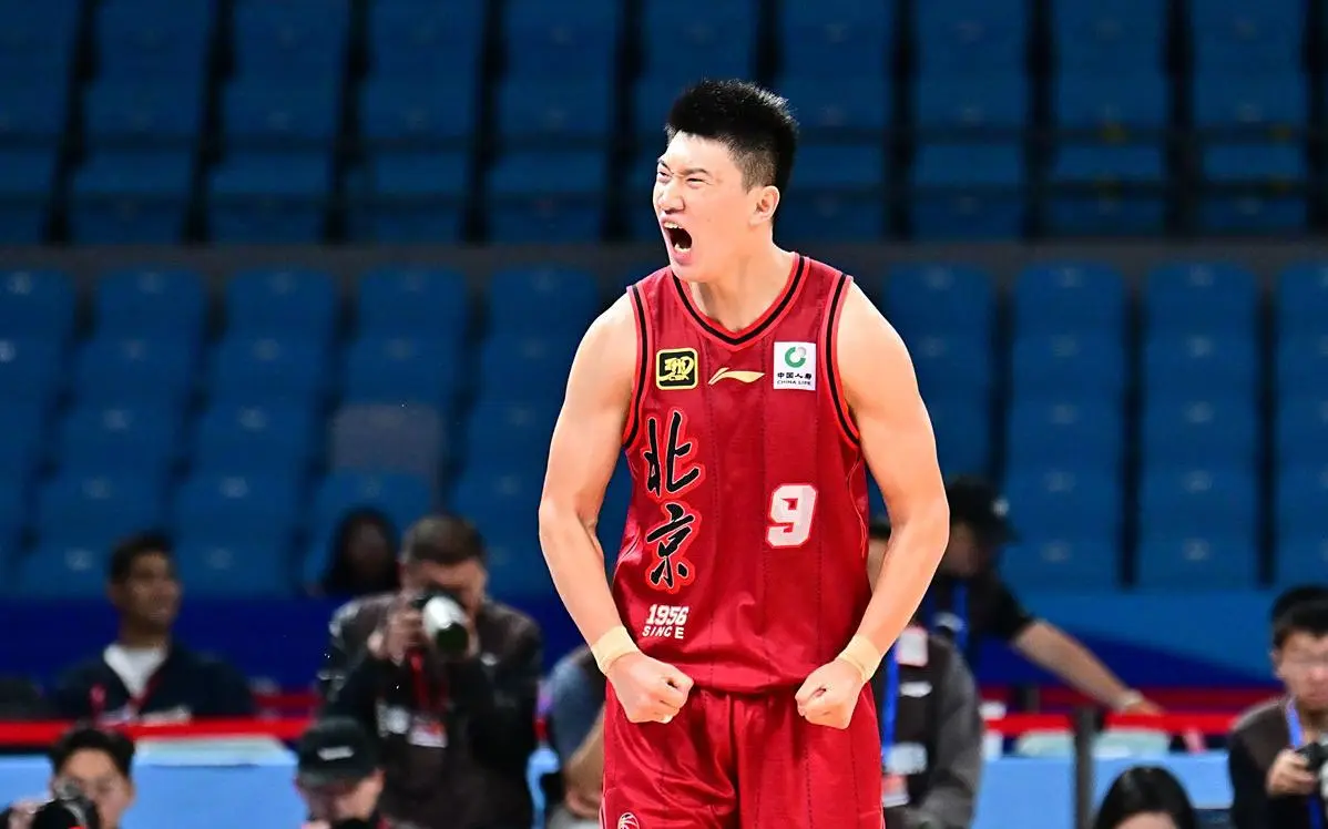 不续约！CBA恶汉告别广厦，八一男篮冠军第2人，差点弄伤阿拉基