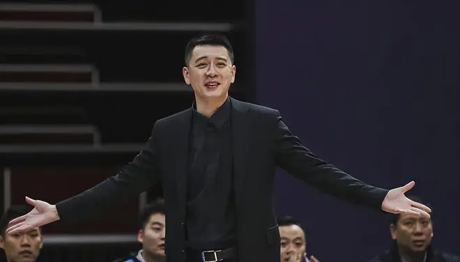 7点31分！辽篮正式官宣，杨鸣迎利好，未来2年将携手名宿继续冲冠
