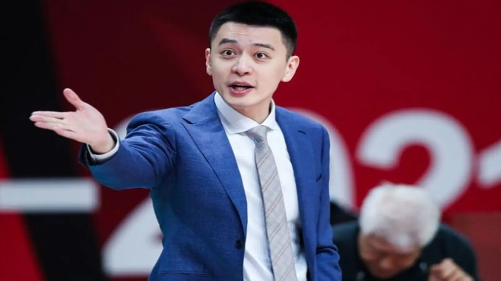 7点31分！辽篮正式官宣，杨鸣迎利好，未来2年将携手名宿继续冲冠