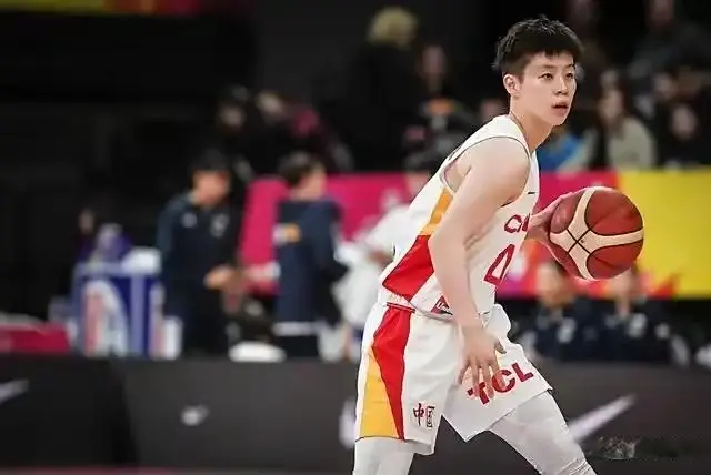 李缘的数据能支撑郑微指导和宫鲁鸣喜欢她吗？