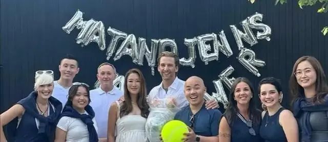 谢婷婷官宣二胎是男孩！一家四口同框太甜，儿女双全太会凑了