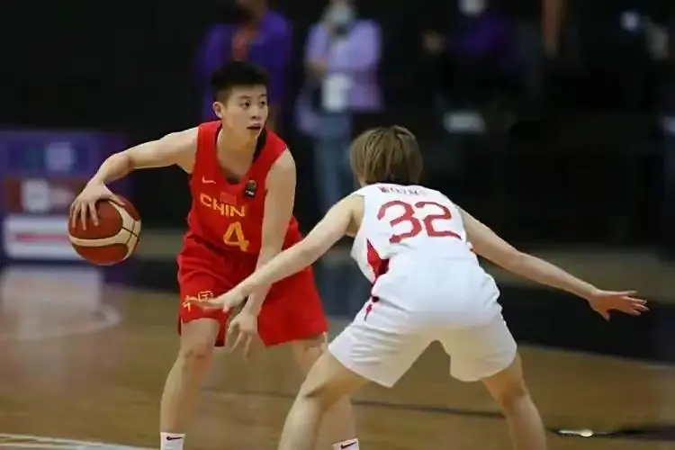 李缘的数据能支撑郑微指导和宫鲁鸣喜欢她吗？