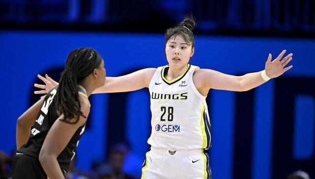 李月汝致命失位遭3分绝杀，率队WNBA九战七败，连续2场替补遭雪藏