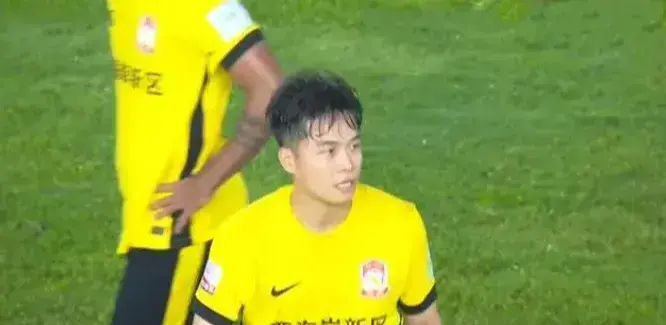 不止逼平上港！青岛西海岸的崛起，邵佳一和这位 “弃将” 功不可没