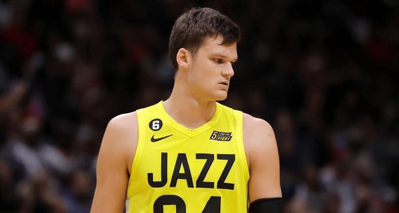4换1！恭喜库里，NBA顶级内线加盟勇士，新首发五虎称霸NBA