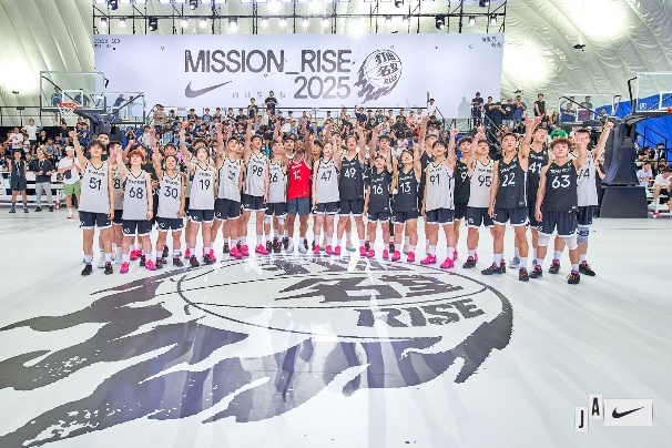 炸裂式扣篮引爆激情，NBA球员贾·莫兰特结束中国行，鼓励新生代释放能量