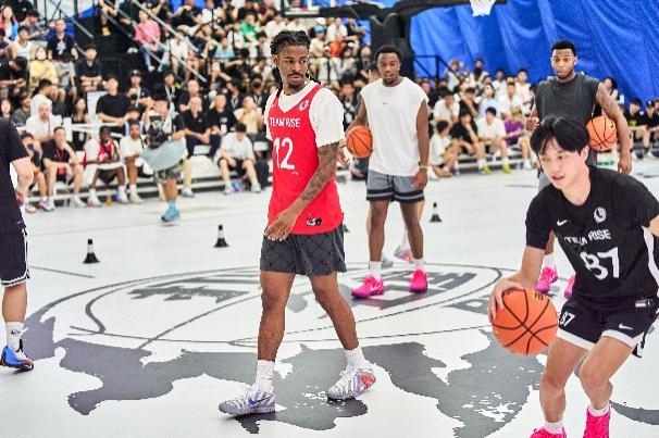 炸裂式扣篮引爆激情，NBA球员贾·莫兰特结束中国行，鼓励新生代释放能量