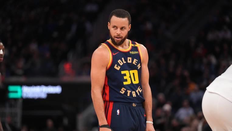 4换1！恭喜库里，NBA顶级内线加盟勇士，新首发五虎称霸NBA