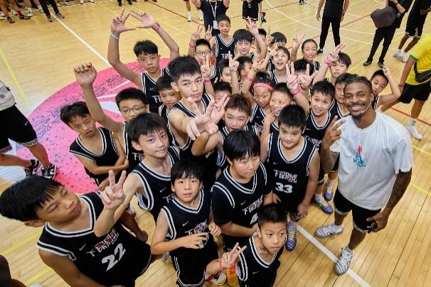 炸裂式扣篮引爆激情，NBA球员贾·莫兰特结束中国行，鼓励新生代释放能量