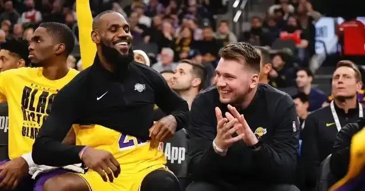 前NBA后卫小里弗斯直言：湖人应交易詹姆斯