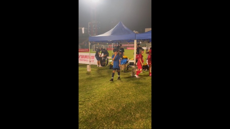 记者:来沪参赛的西班牙小球员知道武磊,他的队友宛如大卫席尔瓦
