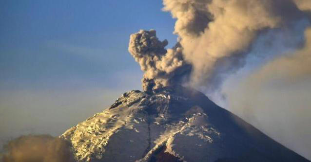 火山突然喷发冲天4000米，灰烬飘193公里，太平洋上空咋办？