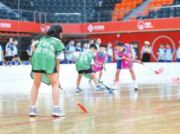 击球瞬间时速可达二百零五公里以上