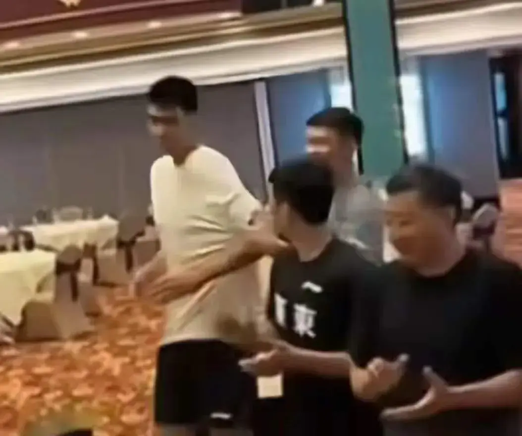 三消息：徐昕依旧不服杜锋，广厦放弃恶许钟豪，朱总签第二外援！