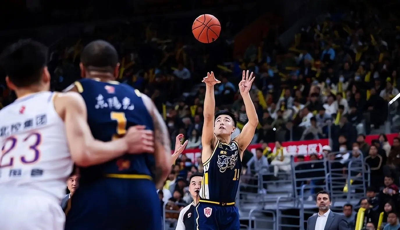 达成续约！张文逸1年合同留在广东宏远，拒绝其他俱乐部高薪