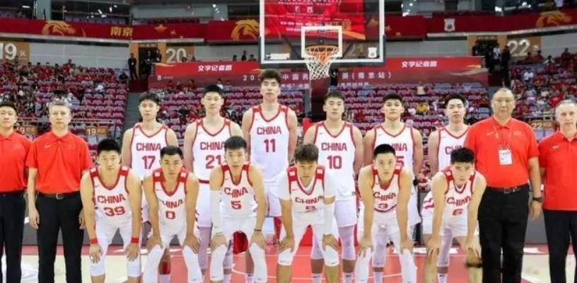 男篮14名球员已经抵达沙特吉达，徐杰、张宁被放弃，只能充当陪练