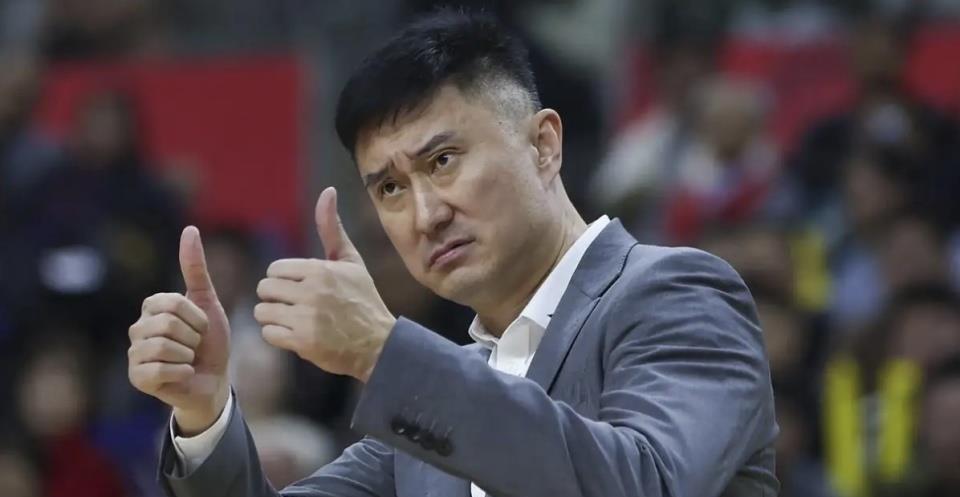 广东男篮没徐杰真不行，徐昕战术地位很痛苦，杜锋外甥做裁判！