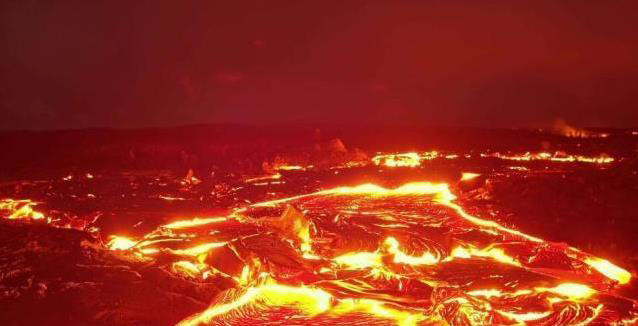 火山突然喷发冲天4000米，灰烬飘193公里，太平洋上空咋办？