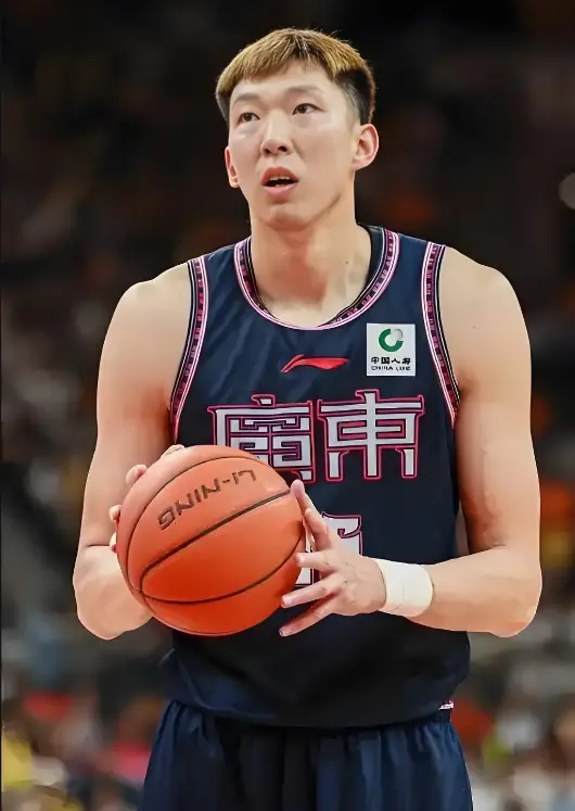 周琦其实也想去海外打球提高技术和能力，无奈妻子不允许，太难了