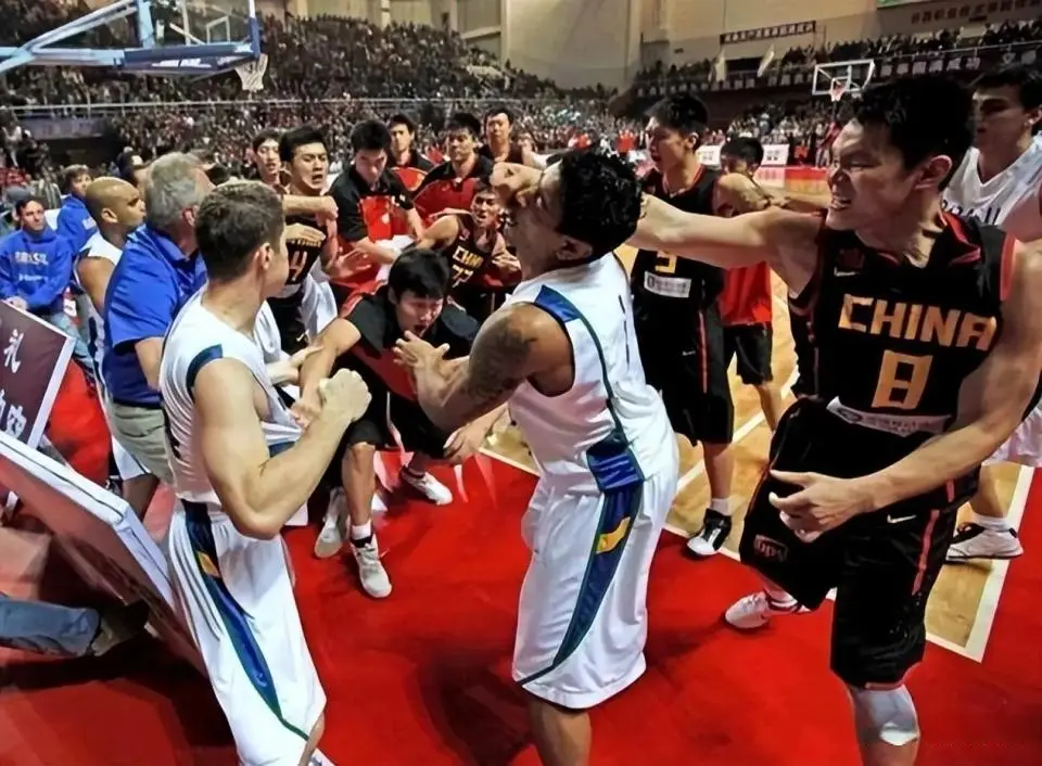 辽鲁青年队冲突重磅罚单引热议 在中国篮球禁赛史上非历史第一