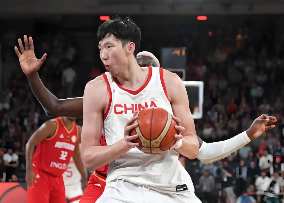 周琦其实也想去海外打球提高技术和能力，无奈妻子不允许，太难了