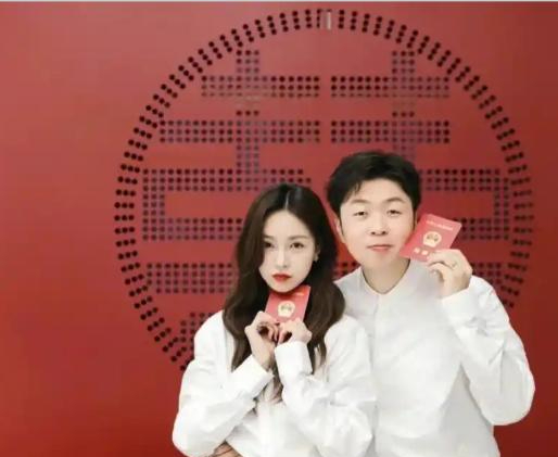 “嫁入豪门”沈梦辰：住两亿别墅 请4个保姆，为嫁富豪苦等9年