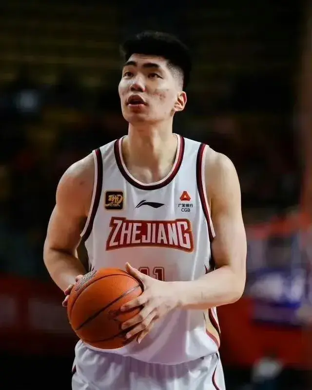 余嘉豪确定下赛季离开CBA联赛，浙江稠州接下来内线有点难了