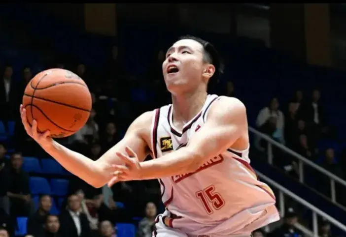 余嘉豪确定下赛季离开CBA联赛，浙江稠州接下来内线有点难了