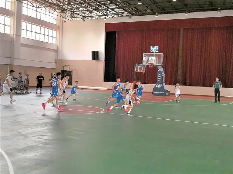 “奔跑吧·少年”2025年鹤壁市第四届儿童青少年篮球联赛火热开赛