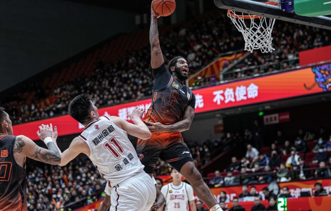 山东今夏首笔签约达成！克里斯成功留队，邱彪能否率队卷土重来？