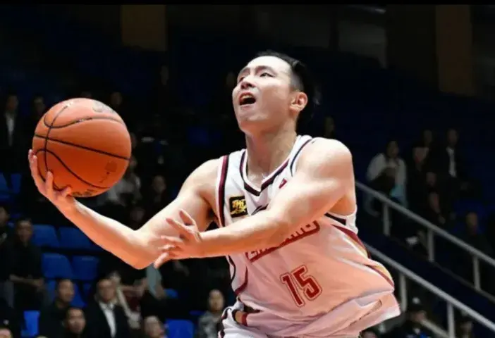 余嘉豪确定去西甲联赛，浙江稠州宣示主权，接下来需解决内线问题